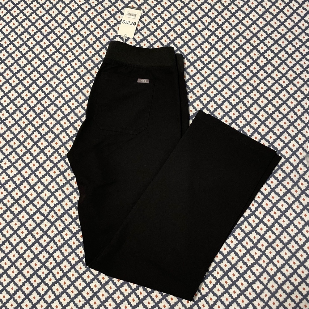 New FIGS scrubs Women’s Livingston Basic Scrub Pant